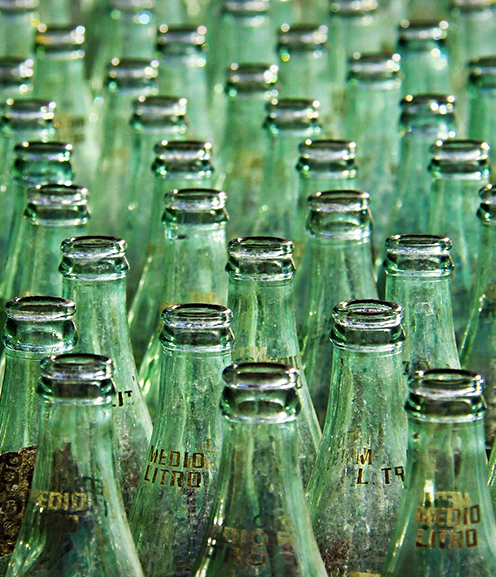 Destrucción de botellas de vidrio 